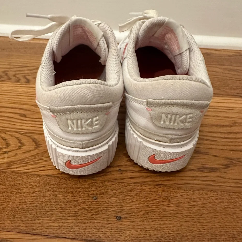 Nike White and pink Women's Sneakers - Picture 3 of 4